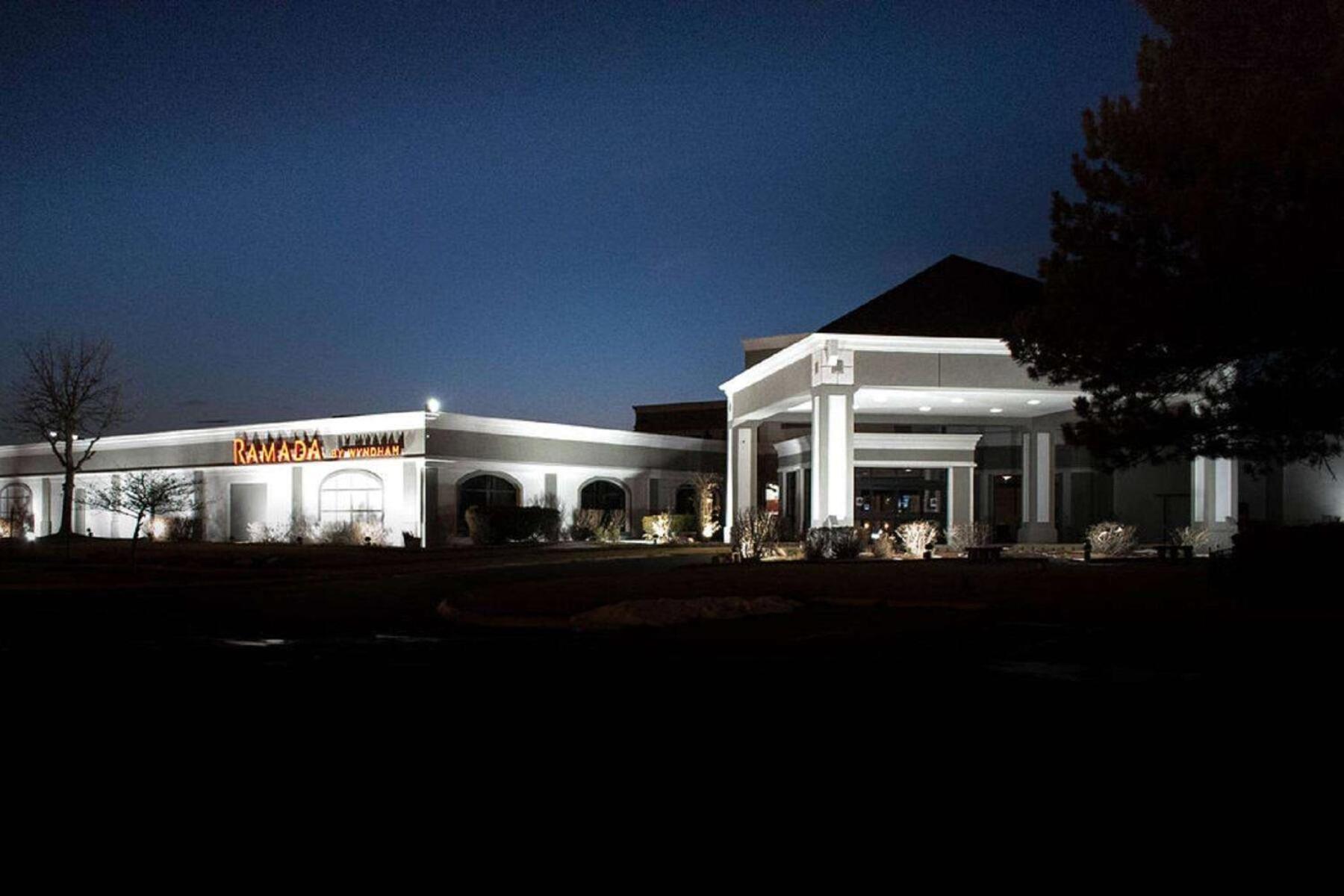 Ramada By Wyndham North Platte Hotel Exterior photo