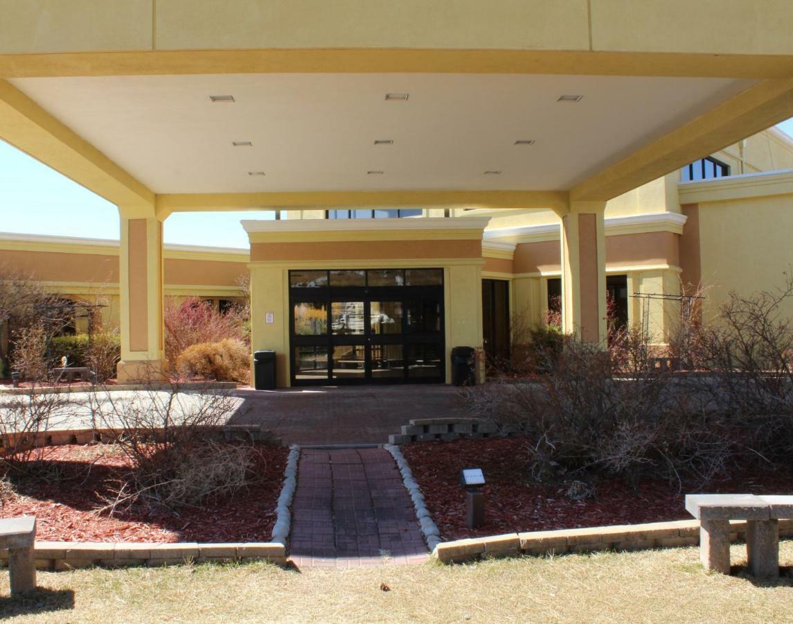 Ramada By Wyndham North Platte Hotel Exterior photo